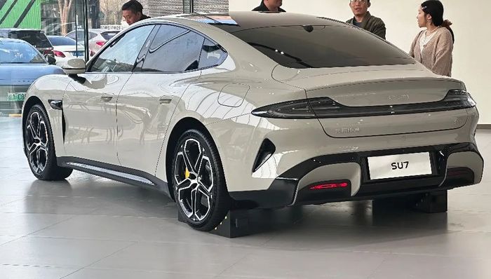 雷军造车三年，造势三月 | 电厂