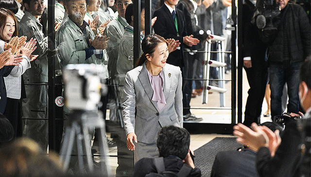 日本女性正回归职场，但仍面临诸多挑战