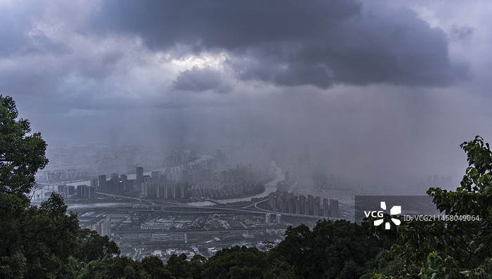 地方新闻精选 | 南昌强对流天气致4死10伤 天水秦州区山火明火已扑灭