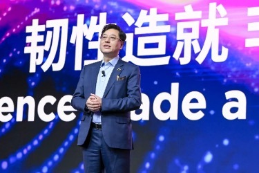 闪电快讯｜联想发布新十年使命：杨元庆宣布混合人工智能战略