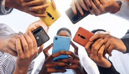 我在縣城買手機，只求不卡拍照好