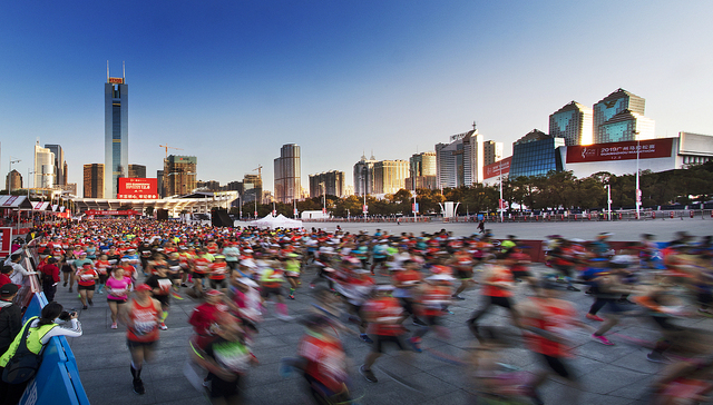 广州人口重回正增长：常住人口突破1882万，郊区增量显著