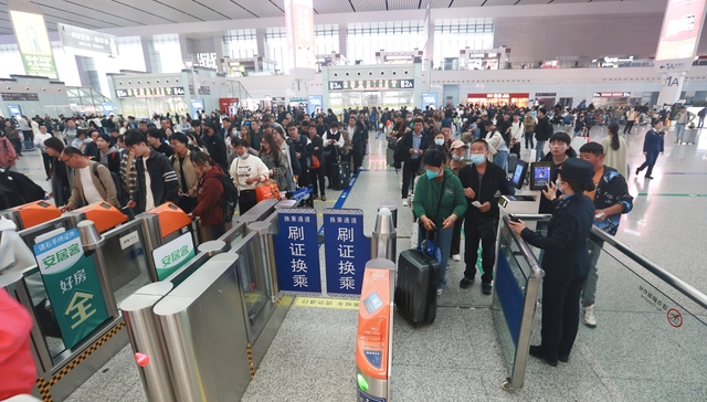 铁路清明假期运输首日预计发送旅客315万，部分车次因台湾地震停运