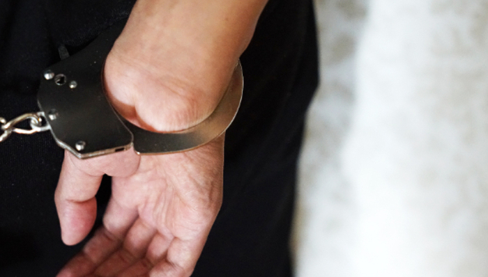 法治面 | 安徽一村医给失足妇女看病 构成协助组织卖淫罪吗？