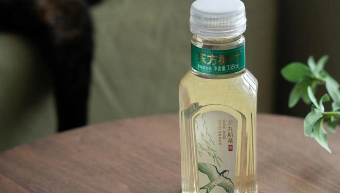 东方树叶的龙井新茶卖爆说明无糖茶赛道更细分了