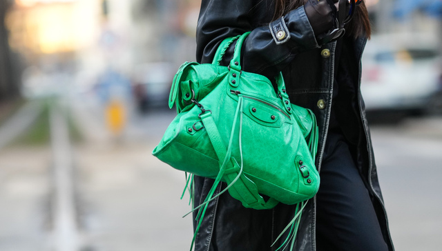 奢侈品牌热衷翻新旧款手袋，是因为偷懒吗？