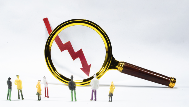 尾盘暴跌99%，这只水泥股实控人曾是河南首富