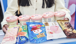 冰淇淋进入平价时代，伊利冷饮搭上卖火锅烧烤食材的锅圈食汇