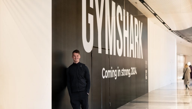 外卖小哥变亿万富翁，全靠卖健身服