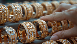 夫妻開(kāi)2800家金店，要IPO了