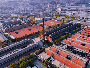 直播网红扎堆，瓷器卖到上千块，景德镇想要再造一个“千年瓷都” | 城市观察家