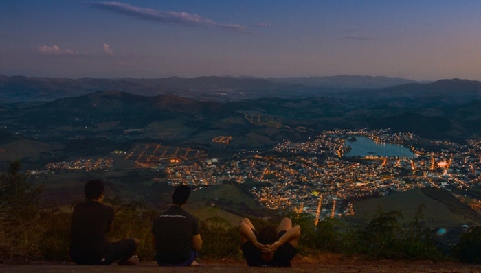 年轻人,创业,大厂,一线城市,县城,生活节奏,