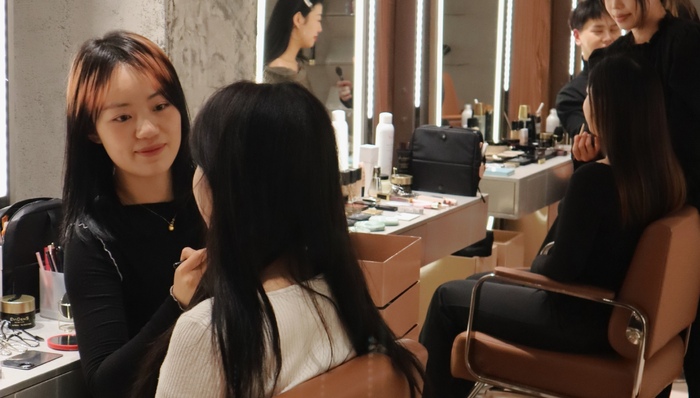 开韩式贵价妆造店，郭敬明也只是个跟风者