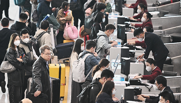 五一假期前一天火车票开售即候补，热门线路购票难度不低于春运