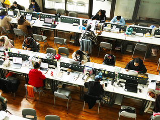 人口首次负增长后重庆“急了”，砸钱“抢人”4年要留住150万大学生