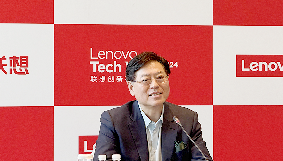 杨元庆：AIPC应具备五大特征，摩尔定律有望“复活”
