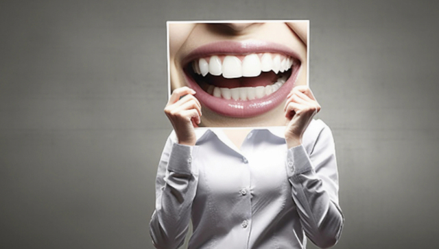 通策医疗吕建明正式退居二线，他打造“牙茅”也见证了千亿市值蒸发