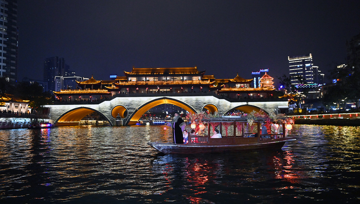 文旅夜游经济火了，这家视效科技公司今年想赚到十个亿