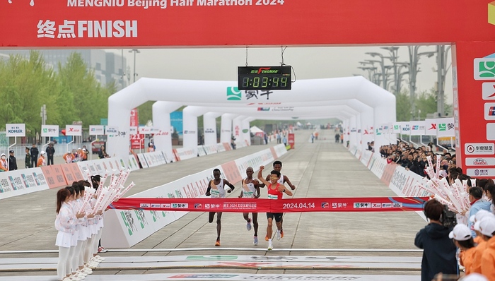 北京半马组委会公布处理结果，何杰等4人成绩被取消，特步致歉