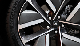 股价大跌：理想降价，和问界硬刚背后