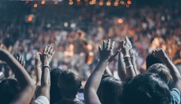 许美静演唱会“退票”风波：一场有预谋的情怀收割