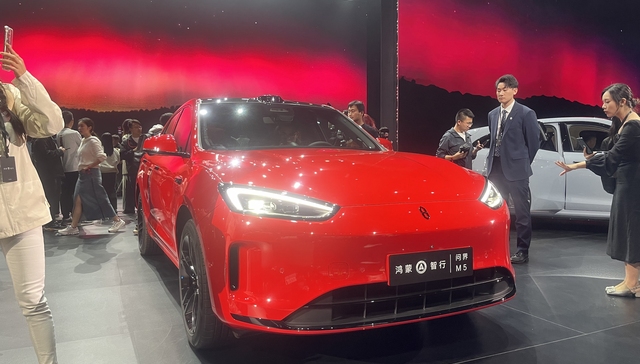 问界新M5全系标配华为高阶智驾，价格区间与理想L6相同｜2024北京车展