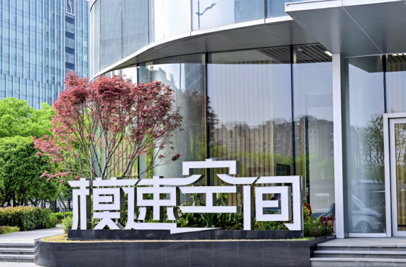 万千气象看上海 | 超60家大模型企业入驻，“模速空间”构建起AI生态 | 寻找中国经济新动能