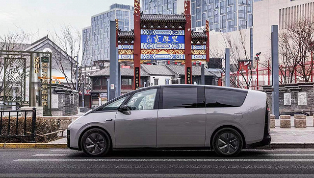 至少三家汽车公司涉嫌参与理想MEGA水军攻击事件，小鹏第一时间回应