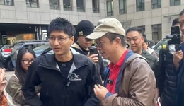 周鸿祎“798小车展”期间的三次握手