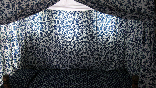 高校禁止挂床帘引争议 学生呼吁人性化管理宿舍环境