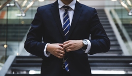 中年CEO，抢着当网红