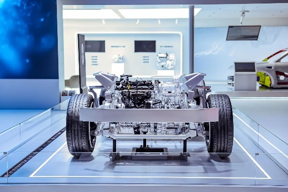 闪电快讯 ｜ 赛力斯魔方平台兼容多种动力形式 可实现100% SOA