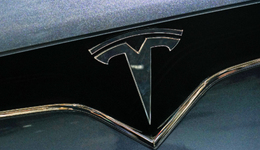 新能源汽车大乱斗，特斯拉中场“失守”