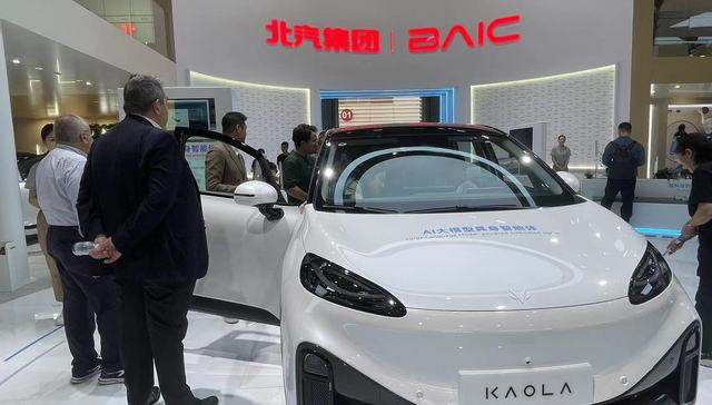 大模型上车概念火爆，实际应用有待观察｜2024北京车展