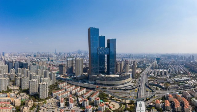 南京买房即可落户，“抢人”背后是新房量价下滑困境