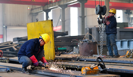 4月制造业PMI回落至50.4%，改善内需仍应是政策着力点