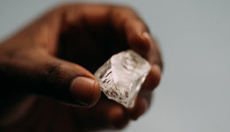 钻石卖得不好，戴比尔斯可能要被卖了