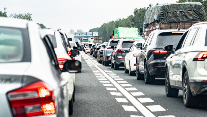 五一高速充电难，听听专家、运营商怎么建议