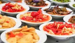 卷不動的餐飲供應商們，開始卷向海外