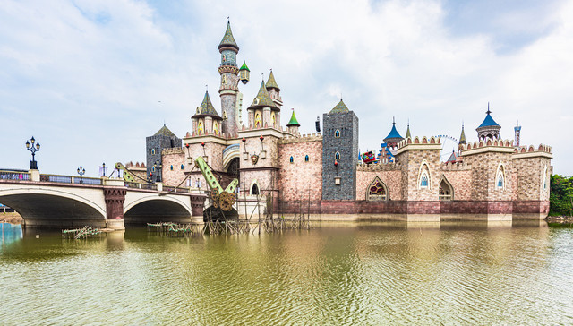 这家县域乐园客流真的赶超迪士尼和环球影城了吗？