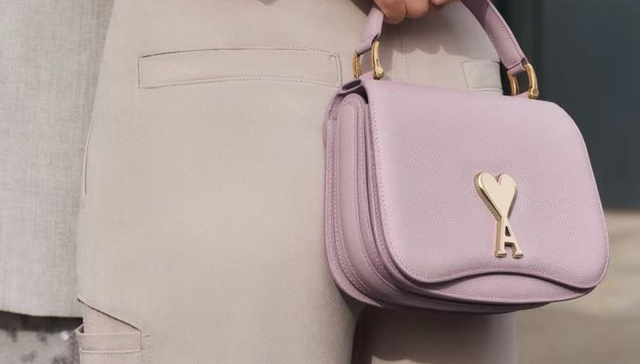 AMI限定手袋庆祝告白日，New Balance又有联名新鞋款 | 是日美好事物