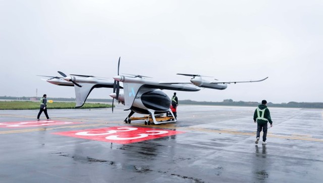 峰飞吨级eVTOL首次在最高等级机场试飞，未来浦东机场空中接驳外滩仅需10分钟！