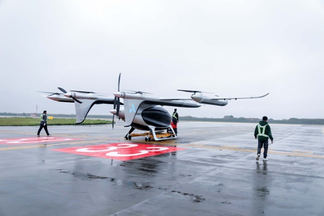 峰飞吨级eVTOL首次在最高等级机场试飞，未来浦东机场空中接驳外滩仅需10分钟！