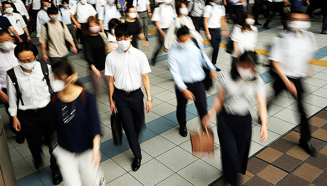【观察】从“企业战士”到“育儿酷男”，日本男性正经历身份危机