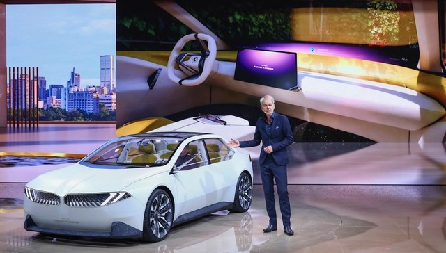 积极拥抱中国内卷车市，宝马新世代车型定义智能豪华出行未来