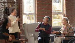 “托幼”变“托老”，背后是万亿银发经济