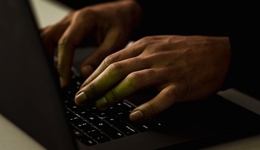 國(guó)內(nèi)大廠“魔改”AI搜索