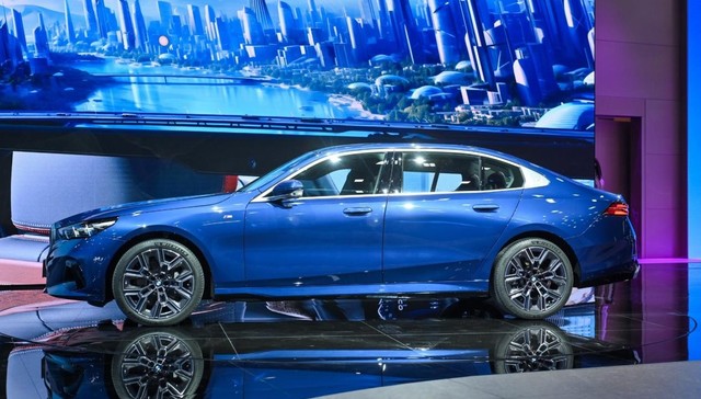 宝马新一代5系：在传承与创新中引领豪华智能驾驶的未来