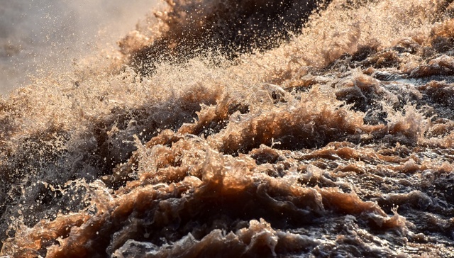 地方新闻精选丨广西今年来最强降雨致2.1万人受灾 大连救护车被撞翻致2死1伤