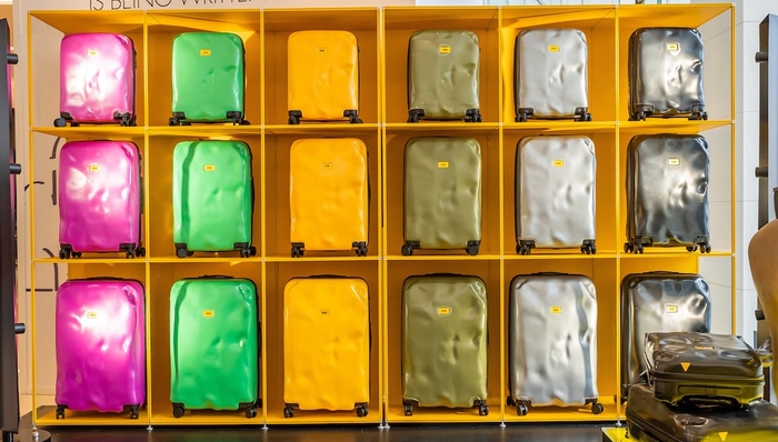 谁为一个故意把表面砸坏的旅行箱品牌买单？